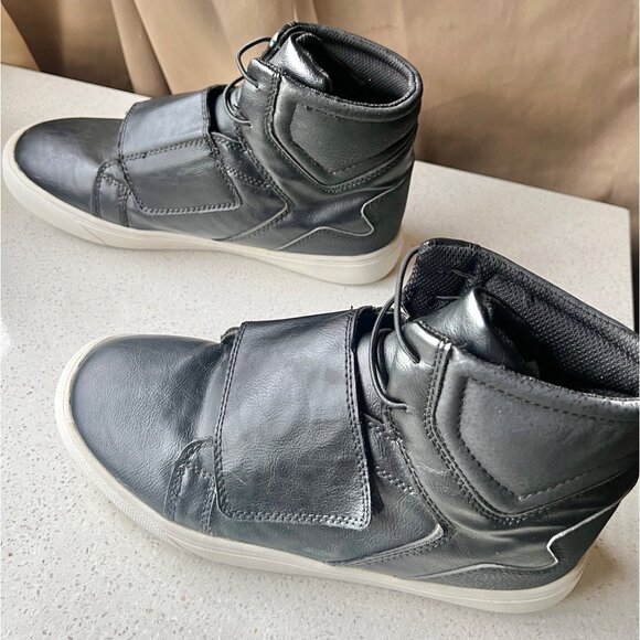Other - Black High-Top Sneakers With Velcro Strap Closure Size 6 Synthetic Leather Unise